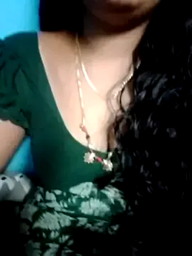KateDivineUK – webcam model profile photo Image 3