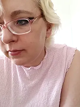 AlisaaAt – webcam model profile photo Image 2