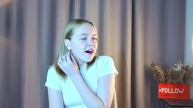 Milforja – webcam model profile photo Image 4