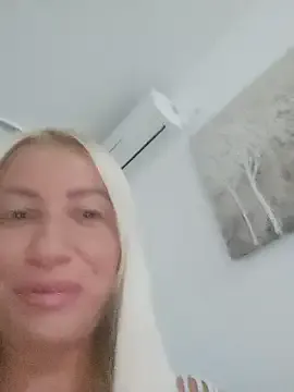 SashaVaughn – webcam model profile photo Image 10