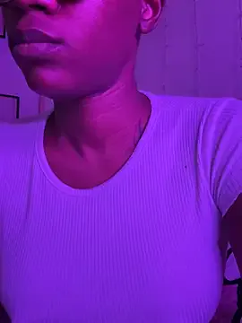 Black-White13 – webcam model profile photo Image 4