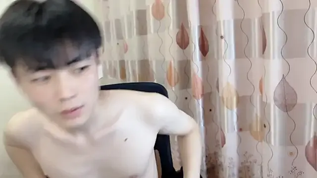 max04 – webcam model profile photo Image 8