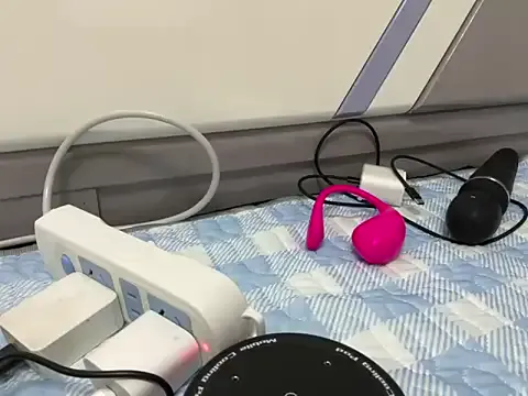 LoraDevine – webcam model profile photo Image 15