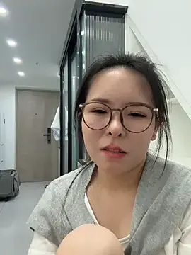 LoraDevine – webcam model profile photo Image 6