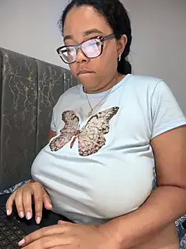 pinkrabbittt – webcam model profile photo Image 11