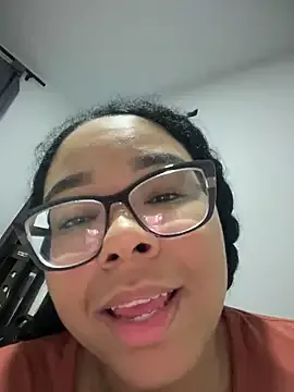 pinkrabbittt – webcam model profile photo Image 3