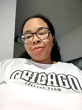 pinkrabbittt – webcam model profile photo Image 4