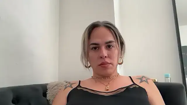 charliecake – webcam model profile photo Image 3